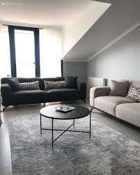 Luks Malzemeler Carpici Renkler Bu Eve Guclu Bir Tasarim Kazandirmis Ev Gezmesi Oturma Odasi Takimlari Minimalist Oturma Odalari Oturma Odasi Fikirleri