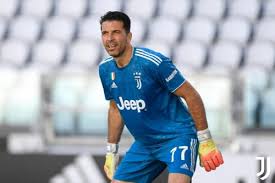 Gianluigi buffon confirms he intends to keep playing after winning the coppa italia with juventus, but needs to find â someone even crazier than me who imagines something marvellous, because. Usia Senja Tak Surutkan Semangat Buffon Untuk Tampil Di Piala Dunia 2022 Okezone Bola