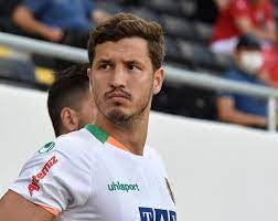 Süper lig takımlarından alanyaspor'da forma giymektedir. Salih Ucan In Yeni Takimi Belli Oluyor Futbol Spor Haberleri