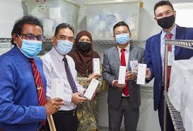 Cawangan pembangunan profesion perubatan bahagian perkembangan perubatan block e1, parcel e kementerian kesihatan malaysia putrajaya. Siemens Group Of Companies In Malaysia Donate Covid 19 Test Kits To The Ministry Of Health