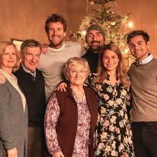 The realme 7 pro gets its official android 11 update with build rmx2170_11.c.20 , with a bunch of randomly selected users getting the update today. Uberweihnachten Darum Ist Die Netflix Serie Mit Luke Mockridge So Erfolgreich Stern De