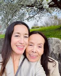 Tracey Oakley's Instagram, Twitter & Facebook