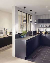 Cuisine Ouverte Delimitee Par Une Verriere Ou Un Ilot Bar Cuisines Deco Cuisine Verriere Amenagement Maison