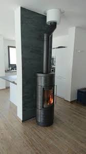 Poeles Cheminees Et Inserts Photos Des Installations En 2020 Poele A Bois Foyers Au Bois Relooking Cheminee