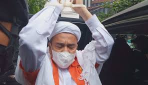 Rizieq shihab ketika membacakan pleidoi atau nota pembelaan terkait kasus tes usap rs ummi bogor yang menjeratnya, kamis (10/6/2021). Sidang Praperadilan Lanjutan Habib Rizieq Ajib Media Indonesia