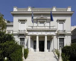 Αρχιερατικοσ σακκοσ επισκοπου μελενικου ιωαννικιου. To Moyseio Mpenakh Anoigei 3ana Tis Portes Toy Me 3enaghseis Kai Ek8eseis Monopoli Gr