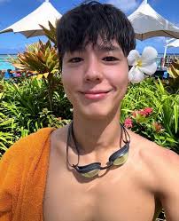 Ok, confession time. I'm a huge fan of the LOTR movies, seen them probably  a hundred times each….but I'm reading the books for the first time NOW. 😳 