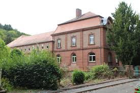 Ein einfamilienhaus ist zwar das beliebteste haus der deutschen, aber auch mit das teuerste. Amtsgericht Kusel Wikipedia