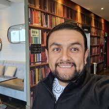 Una gran entrevista a Genaro Rivera, gerente de Oeschle. Hablamos del  sector retail. Gracias Genaro por compartir tus conocimientos y  experiencia. #UTP...