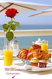 Epingle Par Eleni Sur Kamarasov En 2020 Petit Dejeuner Romantique Petit Dejeuner Et Brunch Cafe Petit Dejeuner