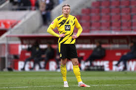 Born 21 july 2000) is a norwegian professional footballer who plays as a striker for bundesliga club borussia dortmund and the norway national team.a prolific goalscorer, haaland is recognised for his pace, athleticism and strength, earning him the nickname, 'the terminator' by many of his admirers. Erling Haaland Erlinghaaland Twitter