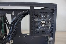 The level 20 vt is designed to prove that micro cases don't have to be small on power. Thermaltake Level 20 Vt Review The Pocket Rocket Among The Cases