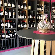 Aménager un espace dédié au stockage de vos vins avec des casiers ou transformer une pièce en véritable cave à vin avec un système de climatisation, eurocave vous propose un aménagement adapté et modulable en fonction du nombre de bouteilles que vous avez à conserver. FÄƒpturÄƒ Angajat Insulele Feroe Mobilier Pour Caviste As Antares It