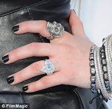 Although avril and chad were married for two years, they remain good friends. Chad Kroeger Explains Why He Has Not Been Wearing A Wedding Ring Daily Mail Online