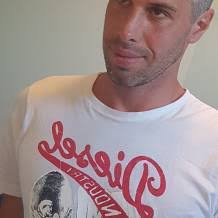 Homme célibataire La riviere