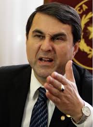 Franco lanza mensaje de gobernabilidad con advertencias a los países  vecinos