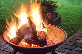 Regeln für das verbrennen von holz im garten laub, frische zweige und nasses holz dürfen nicht verbrannt werden. Feuerschalen Holz Richtig Schichten So Wird S Gemacht