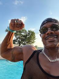 Introduction to the group with a shared photo