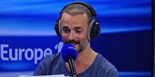 Une enquête sur le salaire des présentateurs de journaux télévisés a été publiée un nouveau look pour une nouvelle année. La Remplacante De Jean Pierre Pernaut Devoilee Les Coulisses De Son Arrivee Une Nouvelle Emission Victime Du Covid Et Plus D Europe A La Tele