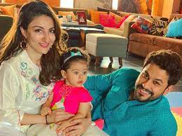 The diva had a grand baby shower hosted for her at her residence in mumbai on friday, and the beauty once again stole our hearts with her look. Soha Ali Khan Shares An Adorable Post With Hubby Kunal Kemmu And Daughter Inaaya Naumi Kemmu