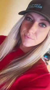 Julie Shetler's Instagram, Twitter & Facebook