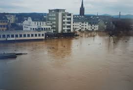 Ein hochwasser zum beispiel schiebt sich dabei meist als eine gut erkennbare pegelwelle flussabwärts und ist erkennbar an der pegeltendenz (steigend bis. Rheinhochwasser 1993 Wikipedia