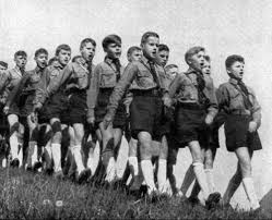 Tres fuerzas principales comprendían el arco político a comienzos de la década de los 20: Juventudes Hitlerianas Que Y Quienes Fueron Hitler Jugend Actually Notes Magazine