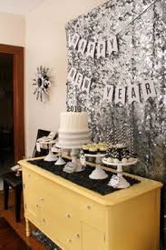 20 New Year S Eve Party Ideas That Are Festive And Easy New Years Eve Decorations New Years Eve Day New Years Decorations