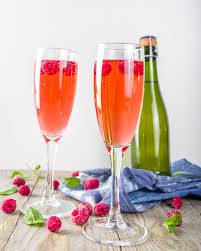 La Recette De La Soupe De Champagne Aux Framboises Framboise Champagne Sirop De Sucre