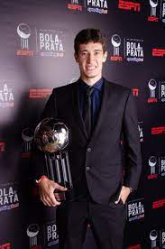 Ortiz tentou a finalização e dourado apareceu para encher o pé e marcar. Rodrigo Dourado Conquista A Bola De Prata De Melhor Volante Esportes R7 Futebol