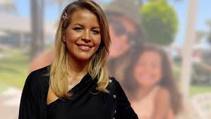 Dennis aogo is a german former professional footballer who played as a left back and midfielder. Promi Big Brother Star Ina Aogo Dennis Aogo So Suss Sind Ihre Zwei Kinder Bunte De