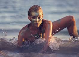 La modelo checa eva herzigova, ha sido mamá de nuevo a sus 39 años de edad. Vogue Spain Elsa Hosk By David Bellemere Image Amplified