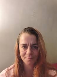 Can someone please cover up my hair sticking out