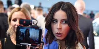 Sie entfloh dem hektischen alltag in berlin und entspannte mit ihrem liebsten max im hotel stanglwirt in tirol. Lena Meyer Landrut Posiert Halbnackt Im Deutschland Trikot Freund Max Von Helldorf Gefallt S Express De