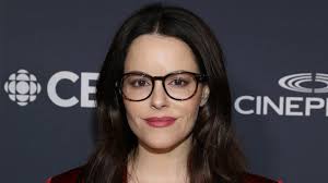 We need a whole emily hampshire celebration just because. Schitt S Creek Star Emily Hampshire Is Getting Us Over The Hump With Her New Talk Show Playbill
