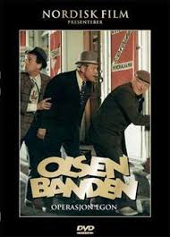 De gjør cover av vi lever, til vanlig fremført av wenche. Olsen Gang Wikipedia