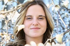 Ellen Mays's Instagram, Twitter & Facebook