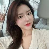 Danielle Hoang's Instagram, Twitter & Facebook