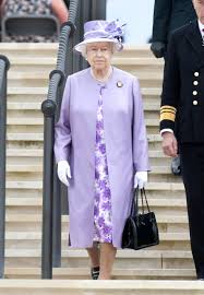 Regina elisabetta ii, londra (london, united kingdom). La Regina Elisabetta Compie 94 Anni I Suoi Look Piu Iconici Vogue Italia