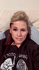 Brandi Moyer's Instagram, Twitter & Facebook