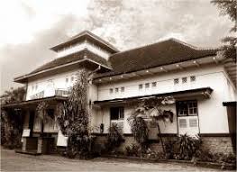 Ternyata vintage artinya ciptaan masa kini, namun dengan gaya jaman dulu. Pamardi Putri Sekolah Kerabat Kerajaan Pada Jaman Dulu Pemerintah Kota Surakarta