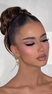 Alyssa Lux (alyssalux04)