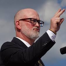 Derrick Van's Instagram, Twitter & Facebook