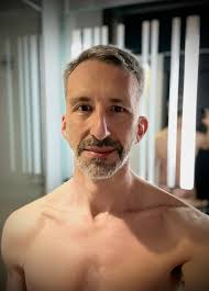 Where's the tall single men, who gives the best hugs ☺️💪🏽🫶🏽