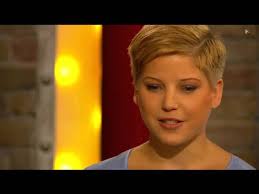 Berki belátta, hogy hibázott, de csak abban, hogy nem kellett volna eleget tennie a motoros kérésének, rendőrt kellett volna hívnia. Frizbi Hajdu Peterrel Szabo Zsofi 1 Resz Youtube