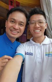 太阳会找到月亮》 (𝐓𝐡𝐞 𝐒𝐮𝐧 𝐖𝐢𝐥𝐥 𝐅𝐢𝐧𝐝 𝐓𝐡𝐞 𝐌𝐨𝐨𝐧) 在这个充满变幻和挑战的世界里，  很多时候，现实往往与我们想象中来得不同， 身处的环境总不会处处都是阳光， 处处都围绕着正能量。 🌫️ 💯 但无论外界变得如何，  我们的内心都要如同日月般相依 ...