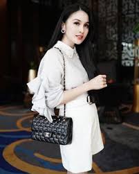 Sandra Dewi