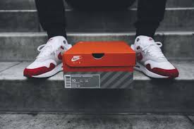 Nike Air Max 1 Anniversary Og Red On Foot Video Detailed Pictures Eu Kicks Sneaker Magazine Nike Air Nike Air Max Air Max 1