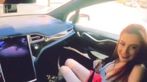 Paar dreht Porno im selbstfahrenden Tesla: Die Reaktion von Elon Musk ist  unbezahlbar | GQ Germany