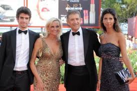 Romina pierdomenico è famosa per essere la compagna del conduttore ezio greggio e per essere una modella, una donna di spettacolo e un'influencer.romina pierdomenico si è classificata seconda a miss italia 2012 e ha corteggiato amedeo barbato a uomini e donne nel 2015. Avete Mai Visto Giacomo E Gabriele Sono I Due Figli Che Ezio Greggio Ha Avuto Dall Ex Moglie Da Ormai 8 Anni Sta Con Simona Splendida E Sexy 30enne Praticamente Coetanea Del Primogenito